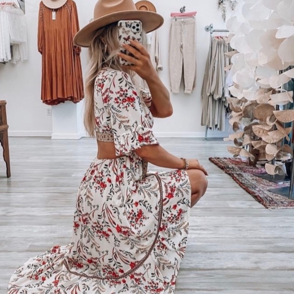 SOLD OUT Boho Floral Fields Gypsy Cut Out Plunge Maxi Dress - Picture 1 of 12